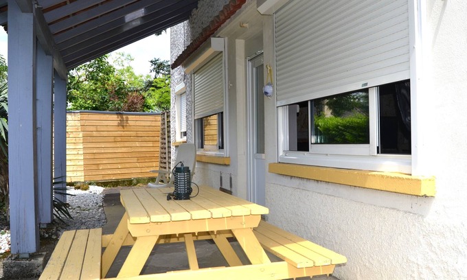 Meyronne House | Relaxing Gîte Near Dordogne River with Pool and Spa