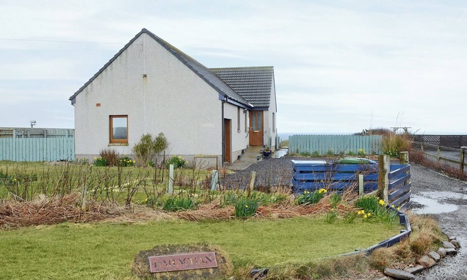 Hunspow Cottage | Pet-Friendly 3 Bedroom Retreat with Ocean Views in Scarfskerry