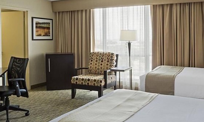 Miami Springs Hotel | Family-Friendly Units with Pool Near Melreese Golf Course