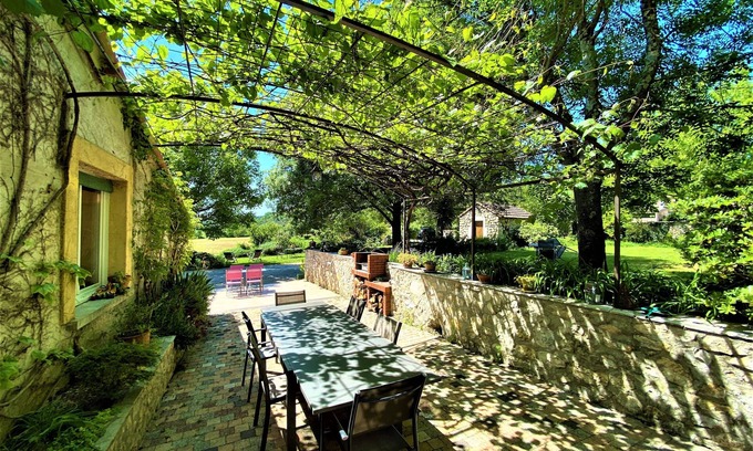Villeneuve-de-Berg House | Perfect Group B&B for 15 with Park Access and More