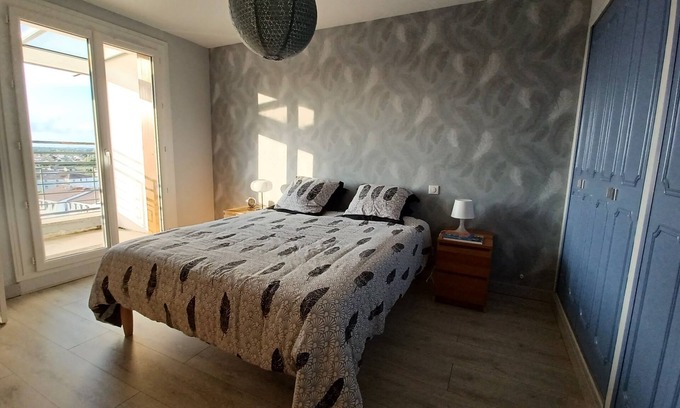 Rochefort Apartment | Cozy Bed and Breakfast for 6 with Ocean View & Pool