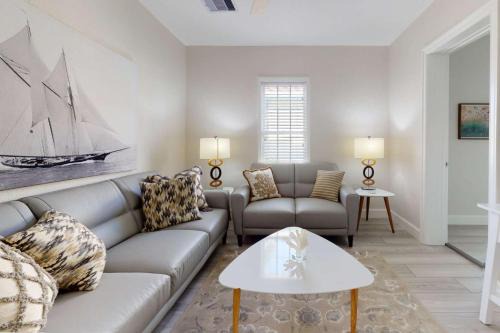 Madeira Beach House | Discover Island Paradise Cottages - Family-Friendly Retreat