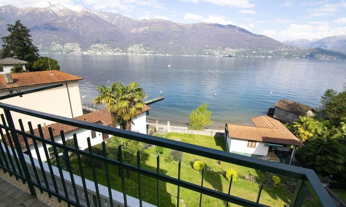 Zenna Apartment | Beachfront 3-Bedroom Apartment with Pool and Spa Amenities