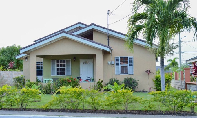 Mammee Bay House | 3 King Beds Drax Hall~Pool~Gym~Gated~Full Air Con