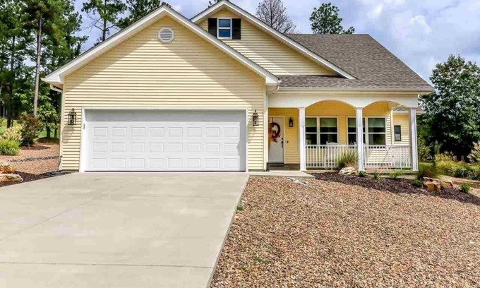 Hot Springs Village House | Discover 3 King Beds Near Golf Course & Premium Amenities