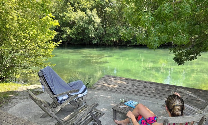 Le Thor Villa | Idyllic Retreat by the River with Heated Pool & Spa