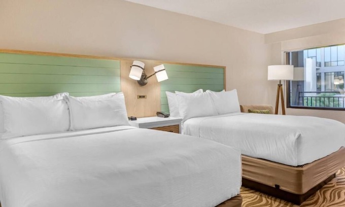 Lake Buena Vista Hotel | Discover 3 Lake Buenas Vista Family Units with Aquatic Fun