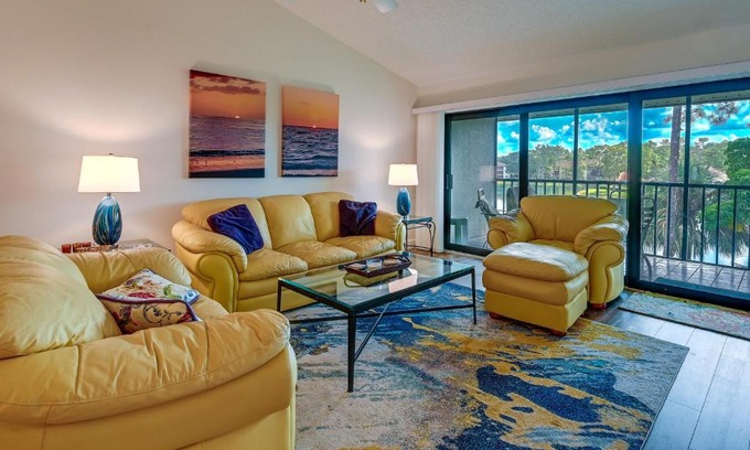 Naples Apartment | Relaxing Naples Condo with Pool & Hot Tub - Near Beaches