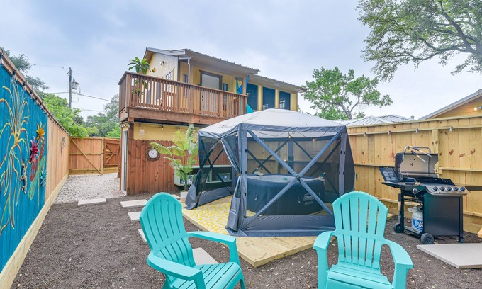 Bacliff Apartment | Relaxing Bacliff Apartment with Hot Tub Near the Boardwalk