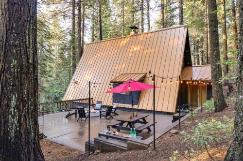 Dorrington House | Cozy Pet-Friendly Arnold Cabin with Deck and EV Charger