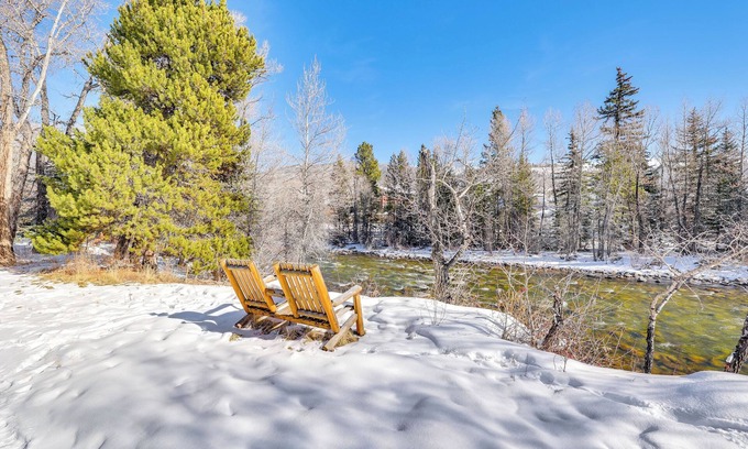 Willow Grove Condo | Silverthorne Condo: Hot Tub, Grill & Blue River Access