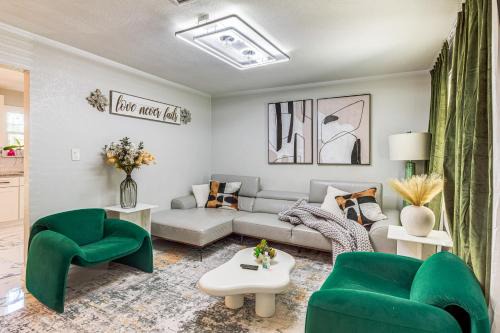 West Arlington House | Family-Friendly Arlington Retreat with Gym and Yard