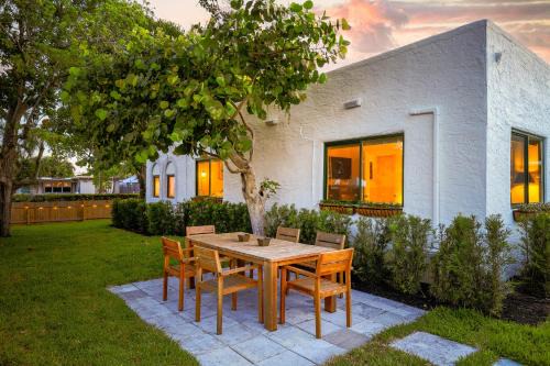 Parker Ridge House | 3 Mi to Norton Museum of Art Spanish Revival Gem