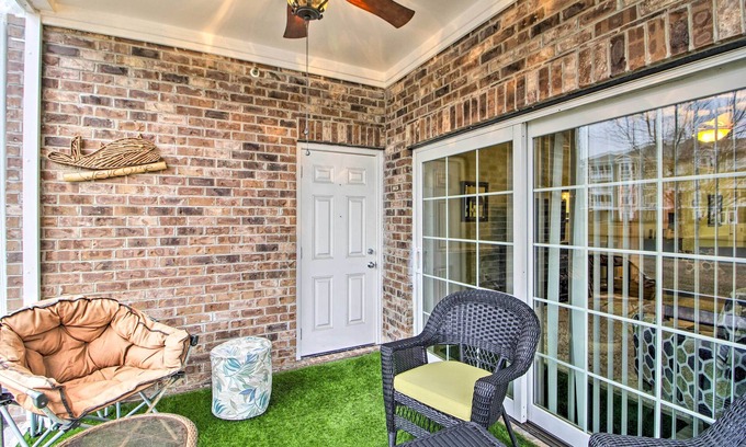 Central Myrtle Beach Apartment | Cozy Myrtle Beach Condo with Pool Access - 3 Miles to Shore