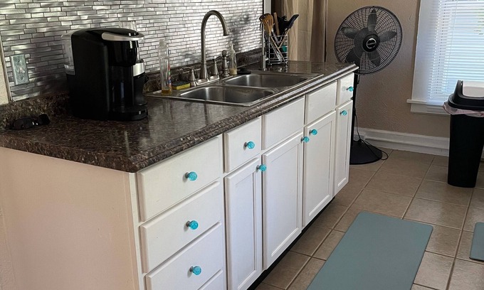 Lansing House | Convenient 2 Bedroom Stay Near MSU, Downtown & Pet Friendly