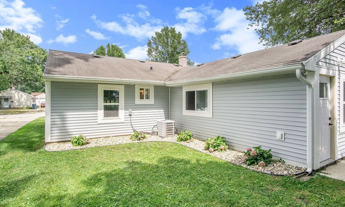 Mishawaka House | Convenient Stay Just 3 Miles from Notre Dame