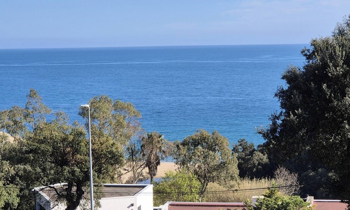 Cavalaire-sur-Mer Apartment | 3 min from Bonporteau beach, beautiful duplex with terrace, sea and beach views