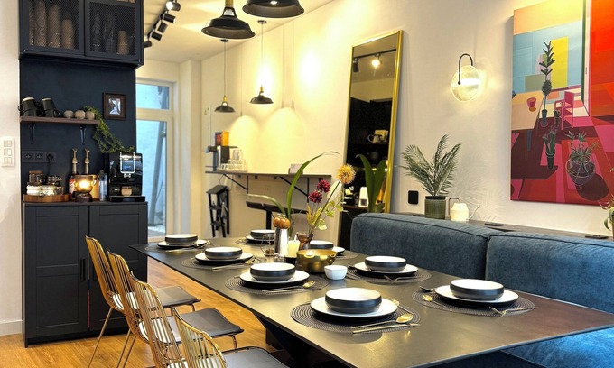 University District House | Cozy 3/4BR House: Steps from MEIR & Central Station