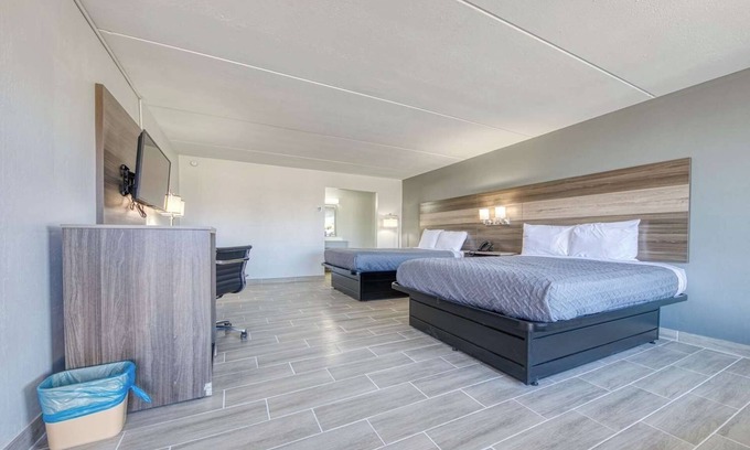 Revelo Hotel | 3 Modern Rooms w/Pool, Free Breakfast, Near Barthell Coal Camp & Yahoo Falls