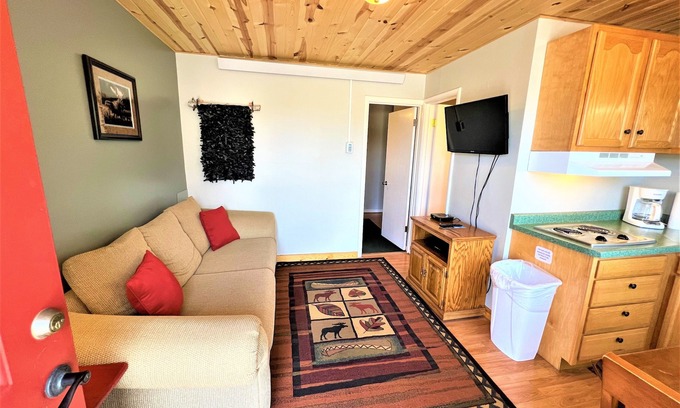 Custer Cabin | Top-Rated Moose Cabin at Ponderosa Place with Kitchen