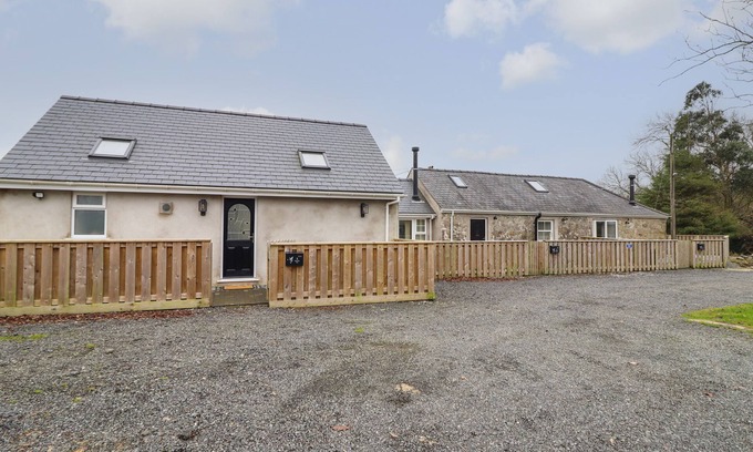 Llangefni Cottage | Pet-Friendly Mountain View Cottage in Llangefni - Rated 10/10