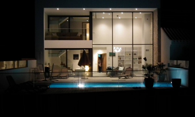 Salema Villa | Discover 3 Palms Salema: Oceanfront Villa with Pool & Views