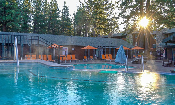 South Lake Tahoe Hotel | 3 Peaks Resort & Beach Club: Pet-Friendly Oceanfront Escape