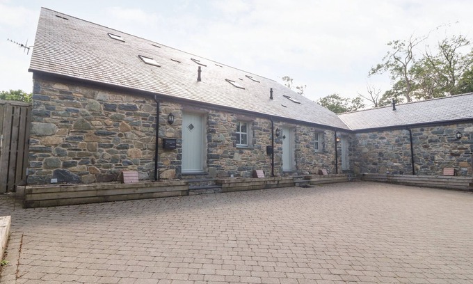 Porthmadog Cottage | Pet-Friendly 3 Pensyflog Barns with Garden in Porthmadog