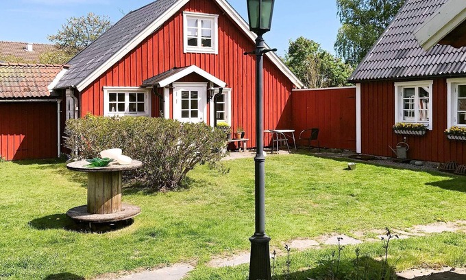 Traslovslage House | Cozy 3-Person Holiday Home in Trälövsläge