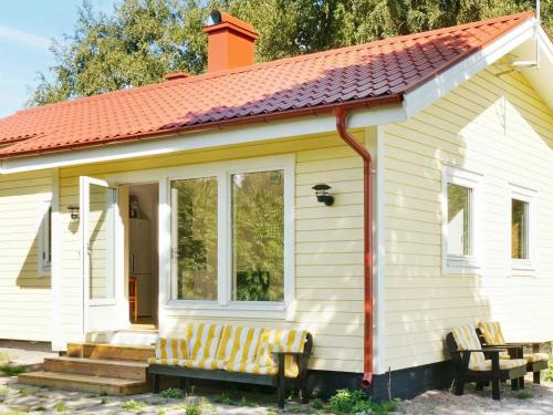 Tosteberga House | Cozy Holiday Home for 3 in FJ LKINGE - Family Friendly