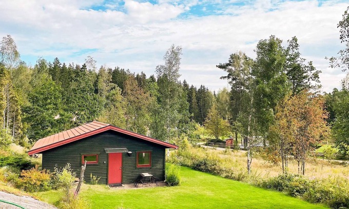 Henan House | Cozy Holiday Home for 3 with Oceanfront Views in HENÅN