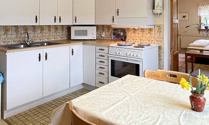 Orust O House | Cozy Holiday Home for 3 in HENÅN with Kitchen and Breakfast