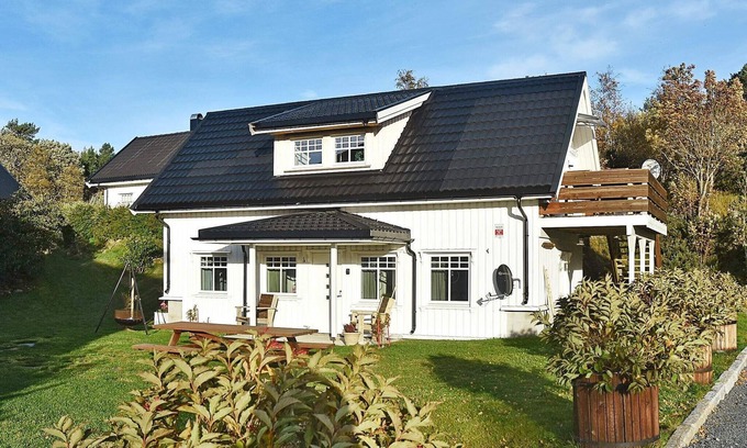 Oksvoll Apartment | Cozy 3-Person Holiday Home in Oksvoll with Breakfast