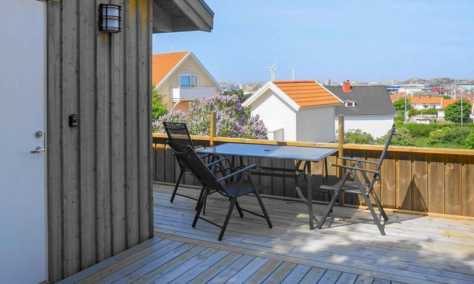 Ronnang House | Cozy 3-Person Holiday Home with Ocean View in Rönnäng