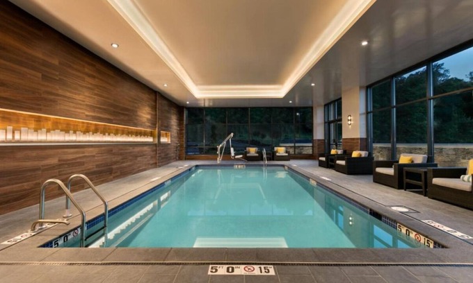 Berkeley Heights Hotel | Pet-Friendly Retreat with Indoor Pool & Delicious Breakfast
