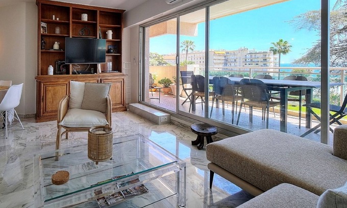 Cannes Apartment | Oceanfront Apartment with Stunning Sea Views Near Beach