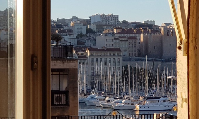 7th Arrondissement Apartment | Cozy 3-Room Retreat with Vieux Port Views and Spa Access