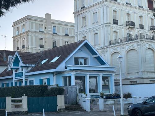 Arcachon Apartment | Beautiful 3-Piece Retreat with Terrace Near Beach & City