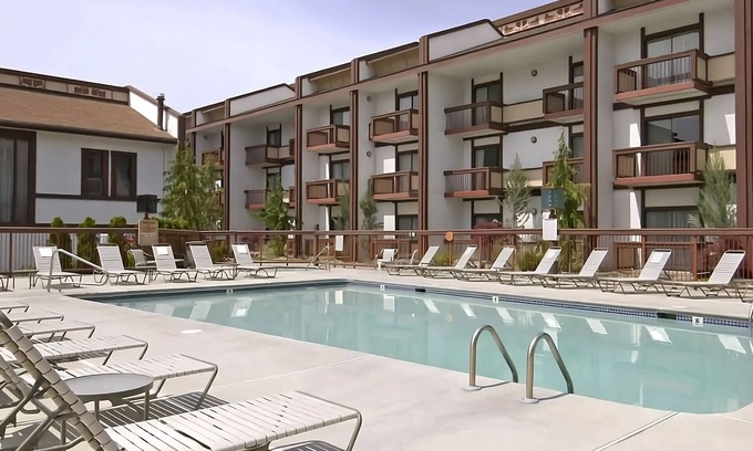 Wenatchee Resort | Perfect Group Retreat with Pool & Pet-Friendly Options
