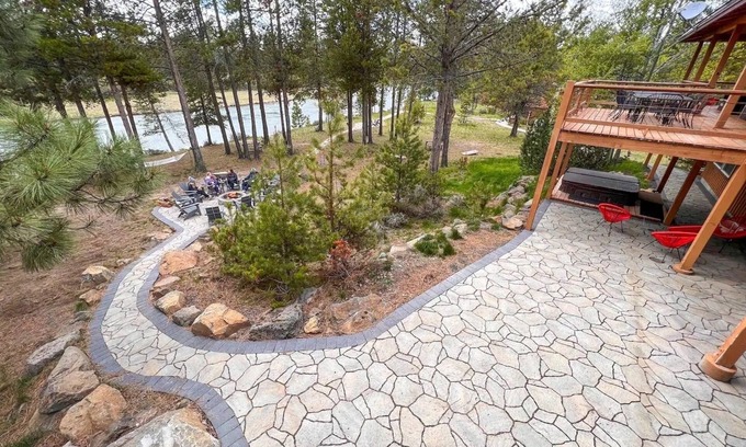 Oregon Water Wonderland House | Experience Wildlife Retreat: Dock, Hot Tub & Disc Golf