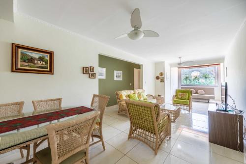 Jardim Centenario Apartment | Cozy 3-Bedroom Retreat in Enseada with Wi-Fi & Chromecast