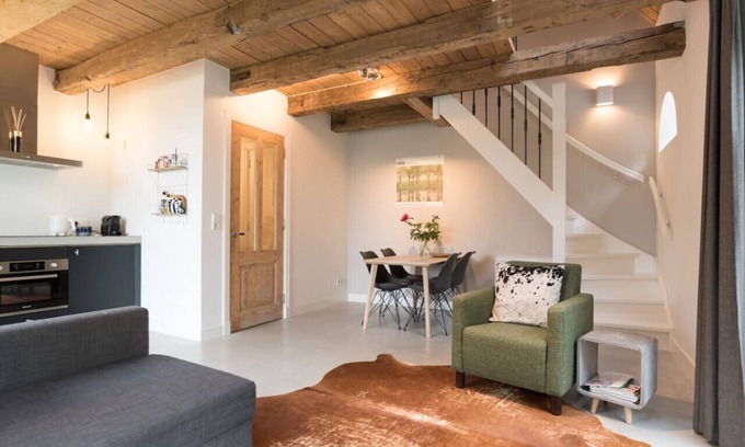 Abcoude Cottage | 3. Quietly Located Farm Close to RAI and Train