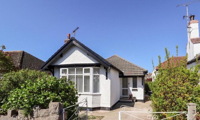 Rhos on Sea House | Family-Friendly Retreat at 3 Rhyd Drive - A Perfect Stay