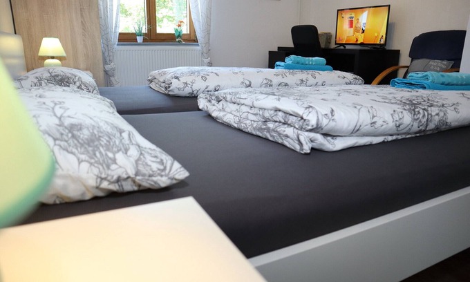 Villingen-Schwenningen Apartment | Top-Rated 3-Room Apartment with Kitchen & Breakfast Included
