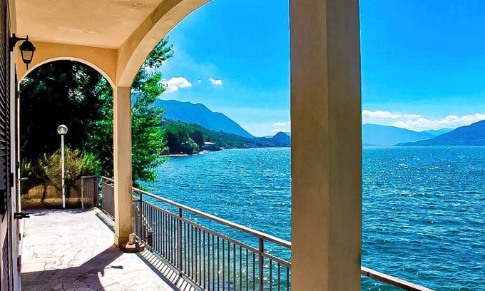 Brezzo di Bedero Apartment | Beachfront 3-Room Apartment with Kitchen and Balcony
