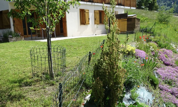 Vaujany Apartment | Tranquil 3-Room Apartment with Lake View & Spa Amenities