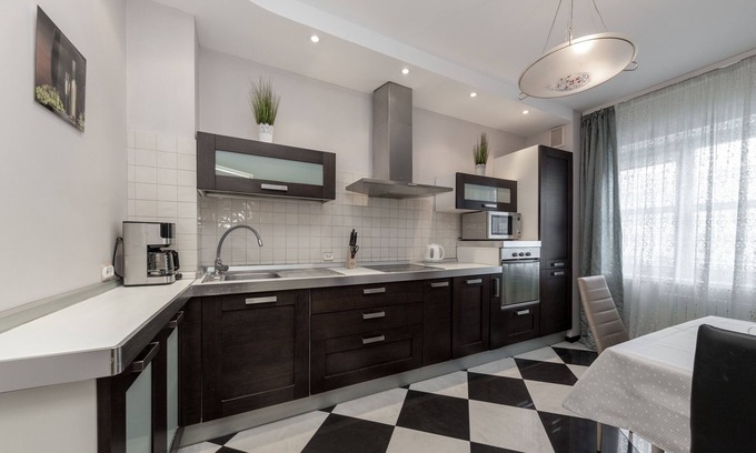 Minsk City Centre Apartment | Cozy 3-Room Apartment on Nemiga with Family-Friendly Amenities