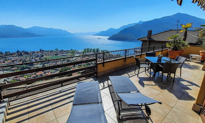Maccagno Apartment | Idyllic 3-Room Apartment with Pool and Scenic Lake Views