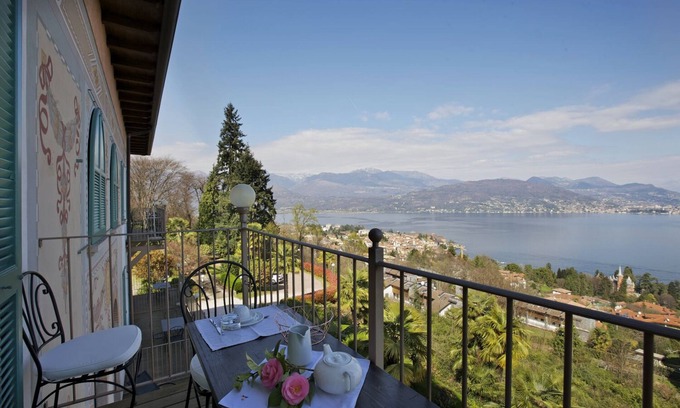 Carciano Apartment | 3-room apartment with small balcony in an Art Nouveau villa with communal pool