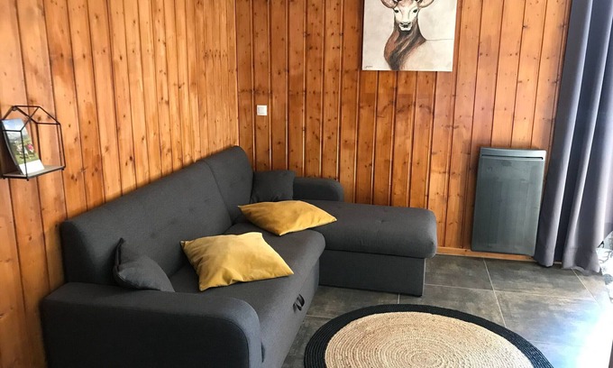 La Joue du Loup Ski Chalet | Comfortable Chalet La Joue du Loup with Pool & Spa Amenities